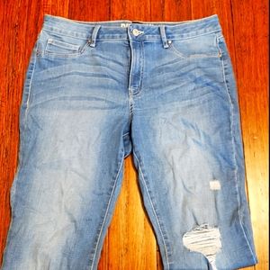 Light washed skinny jeans